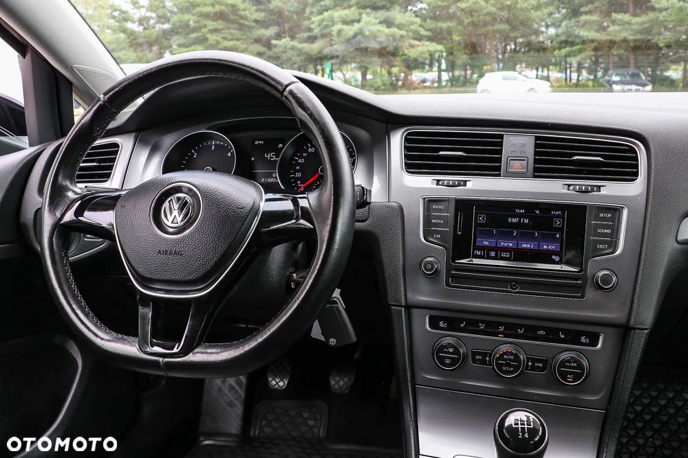 Volkswagen Golf 1.6 TDI DPF Highline - 32