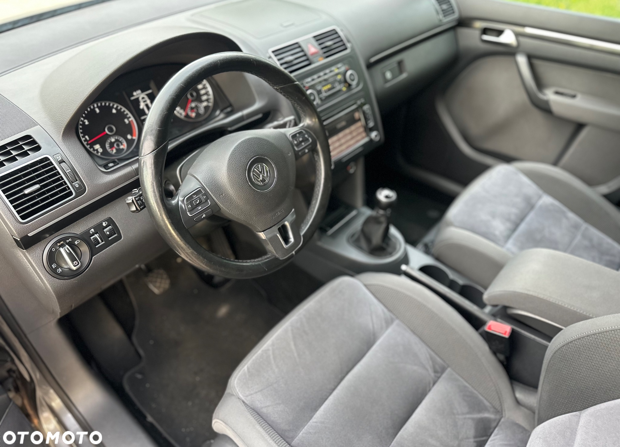 Volkswagen Touran 2.0 TDI DPF BlueMotion Technology Highline - 11