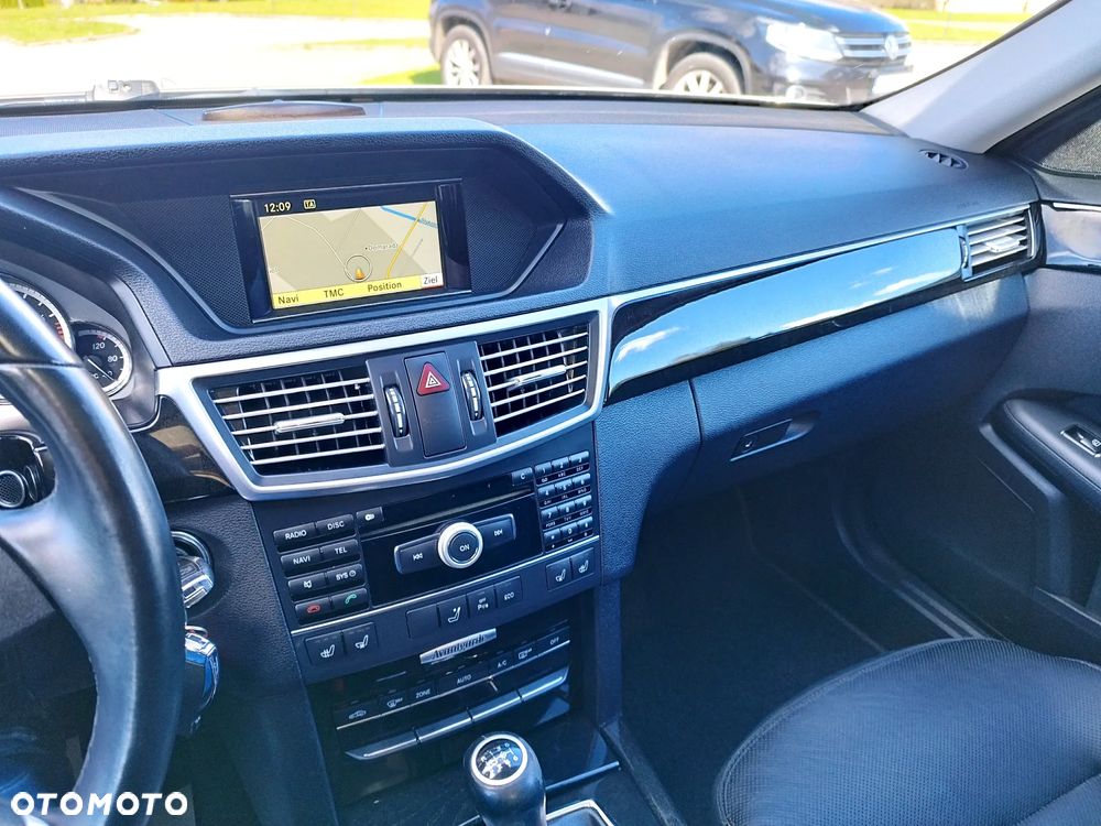 Mercedes-Benz Klasa E 200 CGI BlueEffICIENCY Avantgarde - 33