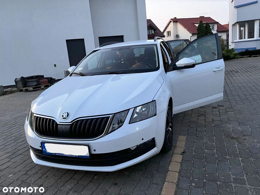 Skoda Octavia 2.0 TDI DSG Ambition - 1