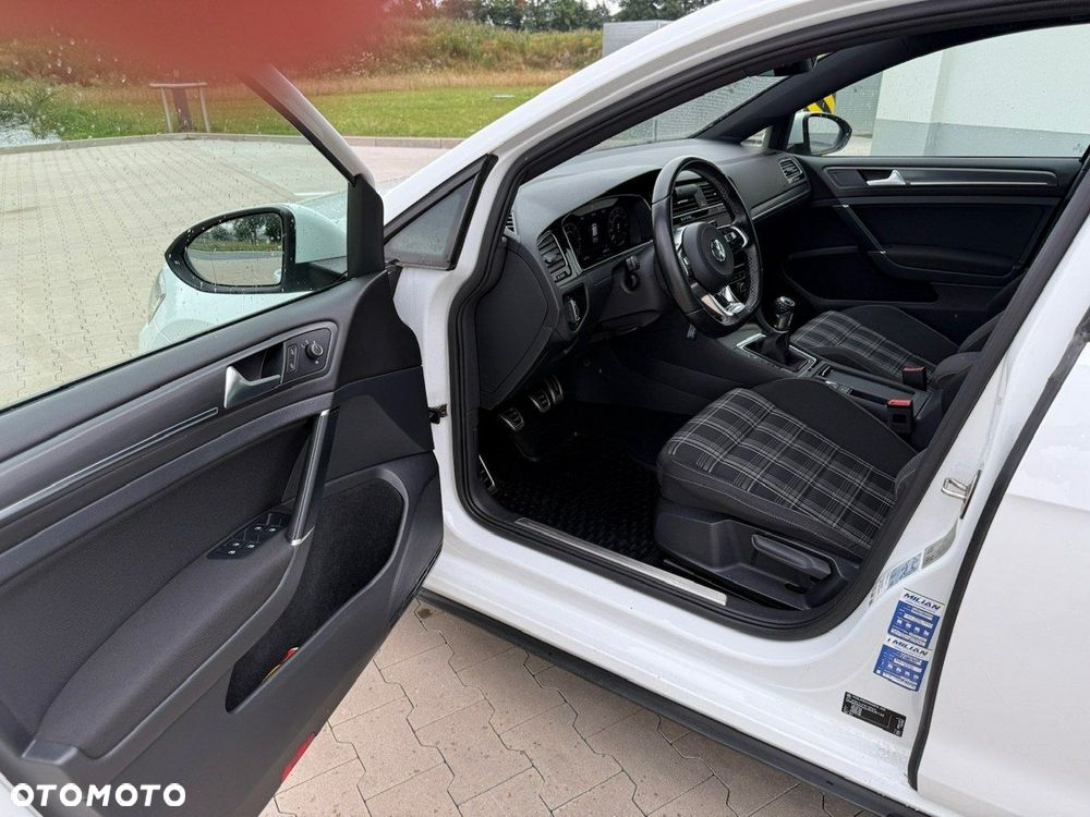 Volkswagen Golf VII 2.0 TDI BMT GTD - 12