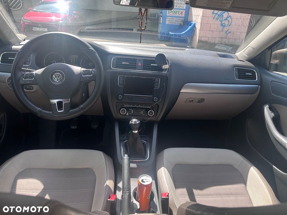 Volkswagen Jetta 2.0 TDI Highline - 10