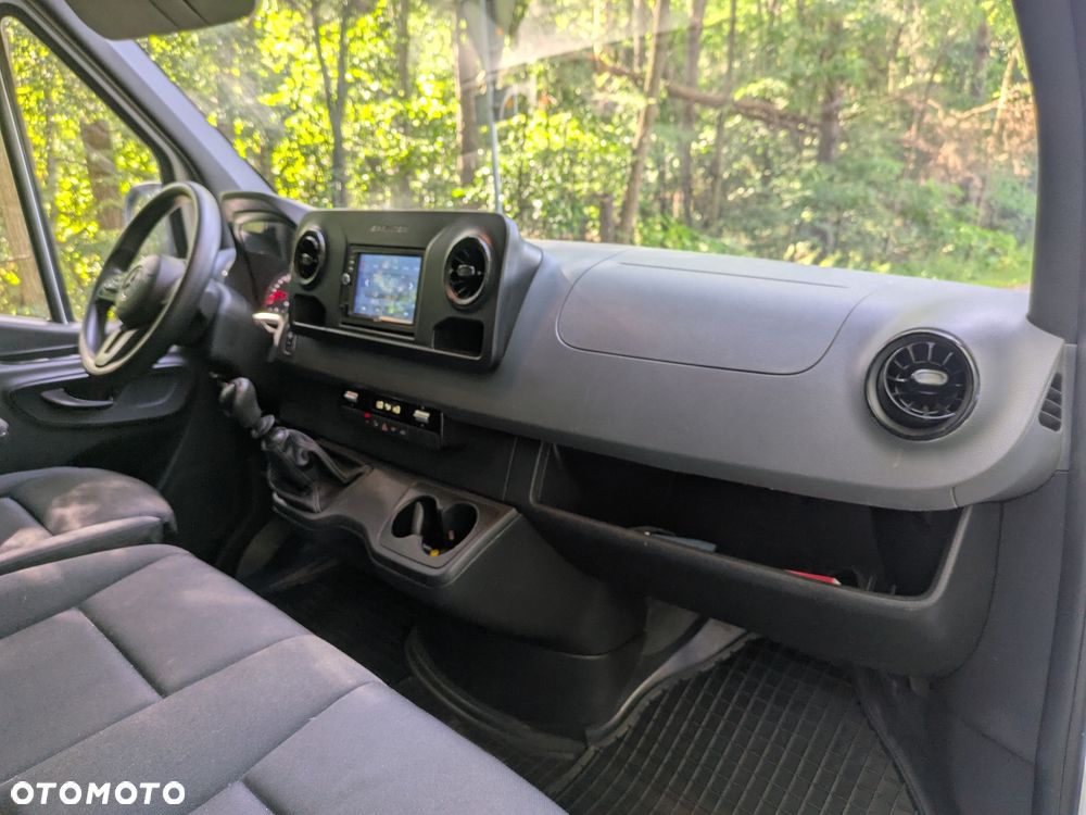 Mercedes-Benz Sprinter - 10