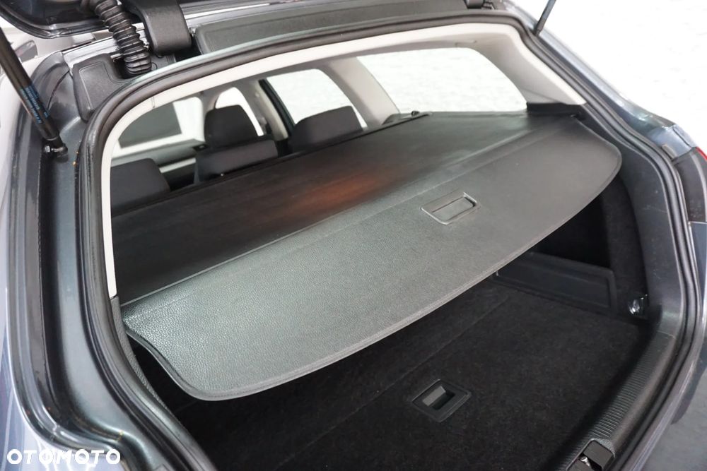 Volkswagen Passat Variant 2.0 TDI DPF Comfortline Blue Motion Technology - 19