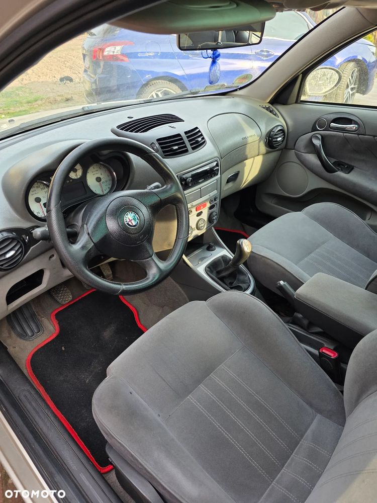 Alfa Romeo 147 1.6 Twin Spark Distinctive - 12