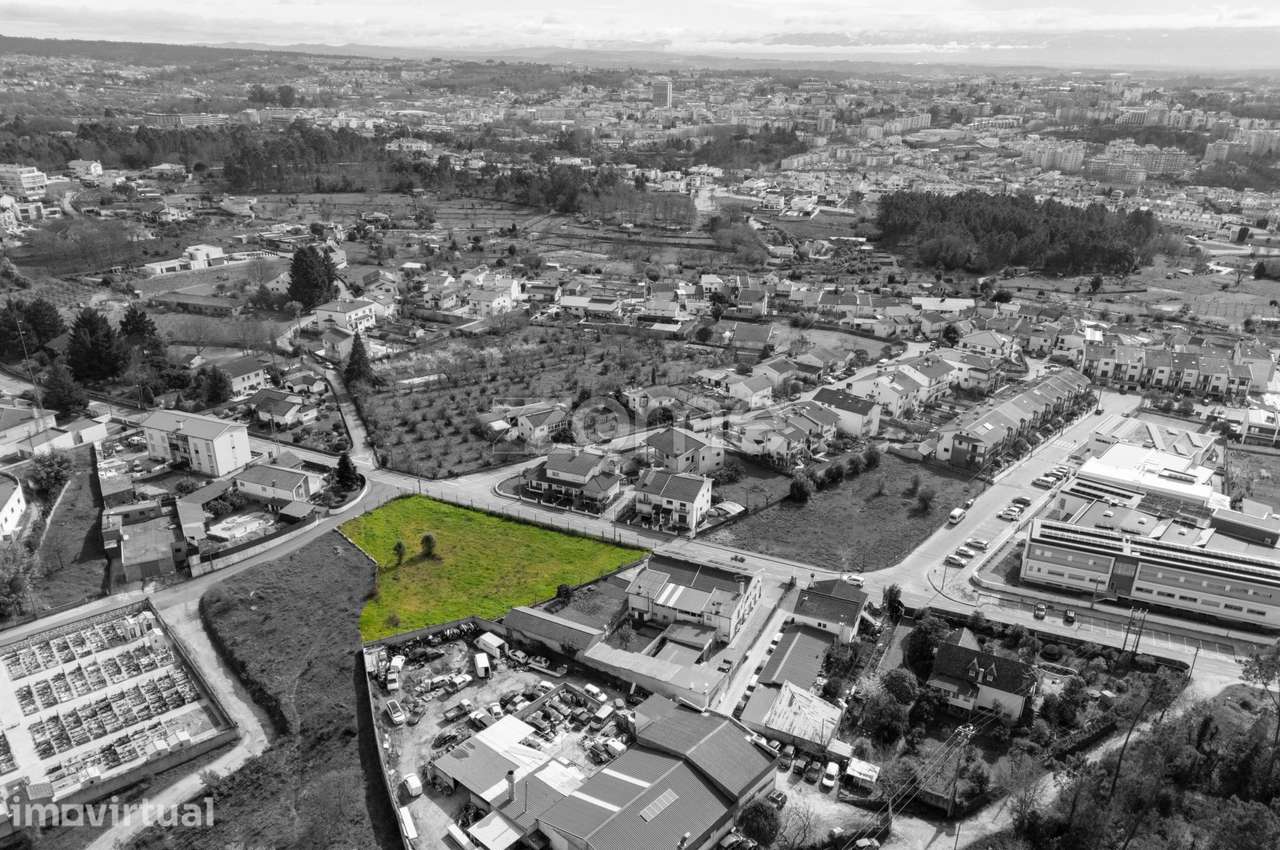 Terreno para construção de 2 Moradias Bifamiliares com 2058 m2 - Grande imagem: 4/9