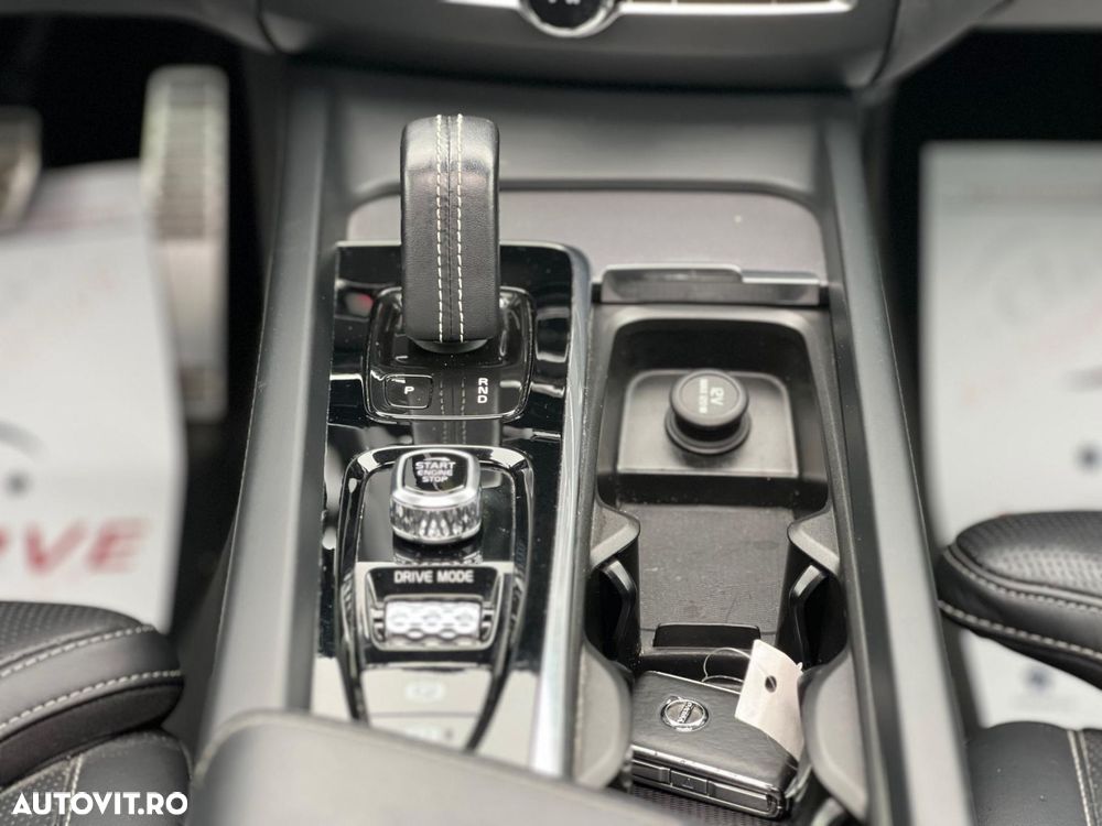 Volvo XC 60 T8 Twin Engine AWD R-Design - 18