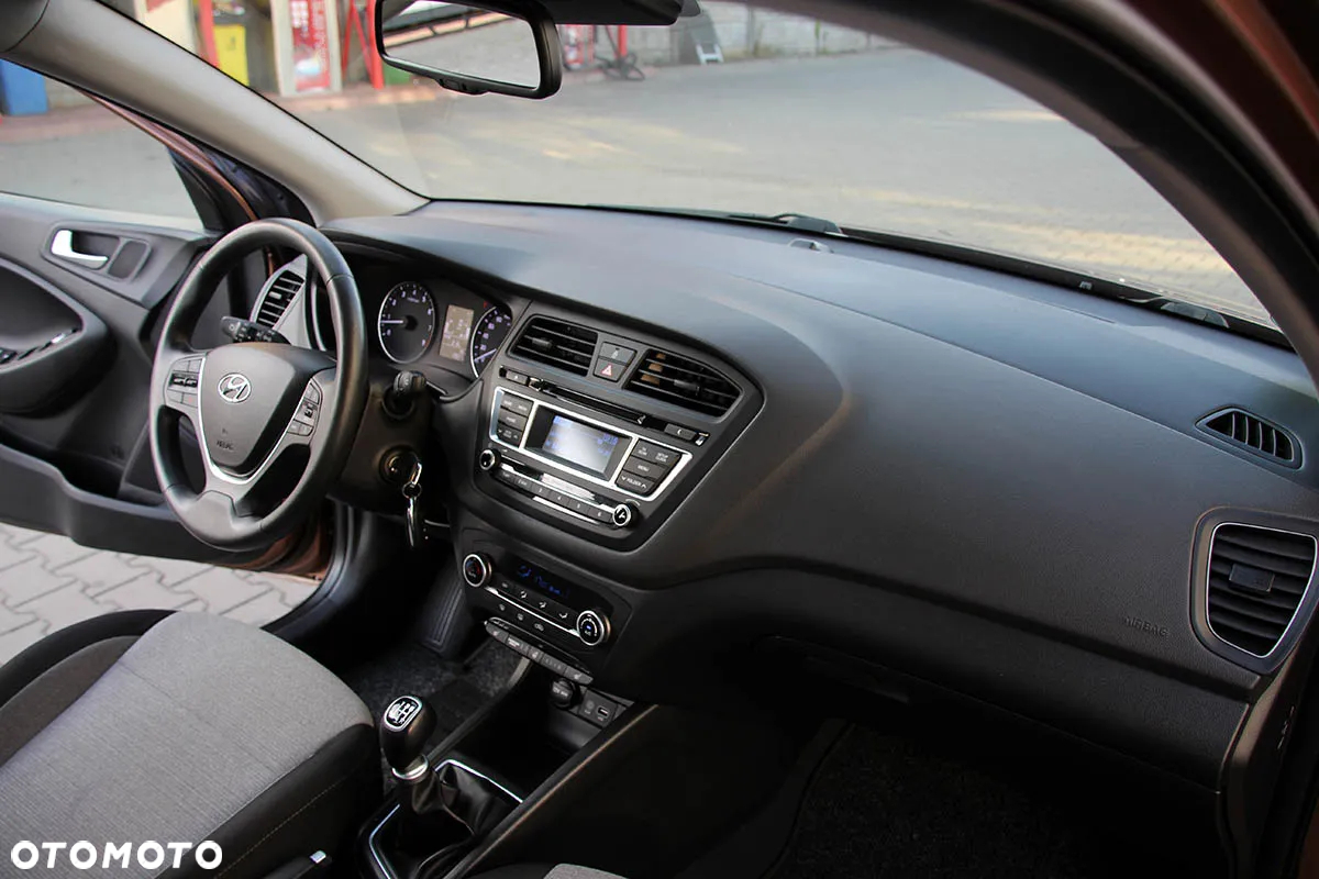 Hyundai i20 1.2 YES Gold - 22