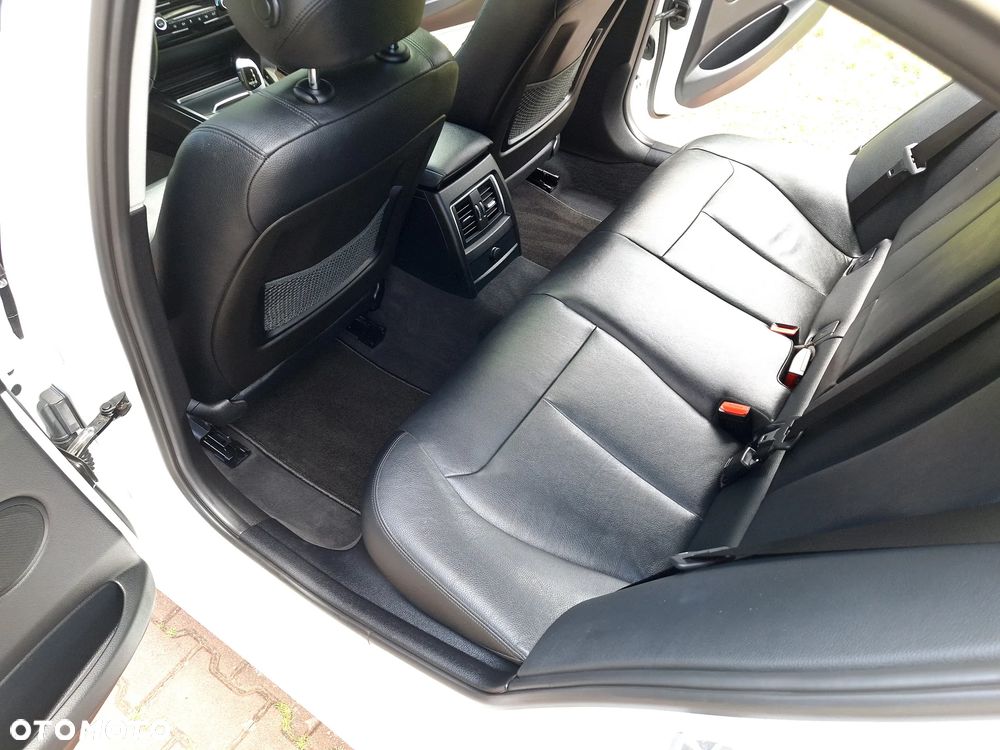 BMW Seria 3 320i Luxury Line - 13