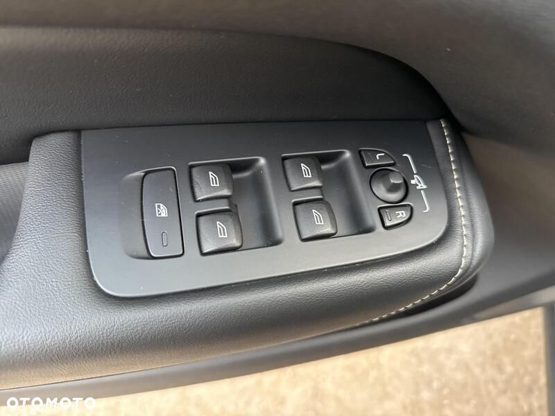 Volvo XC 60 D4 SCR R-Design - 12