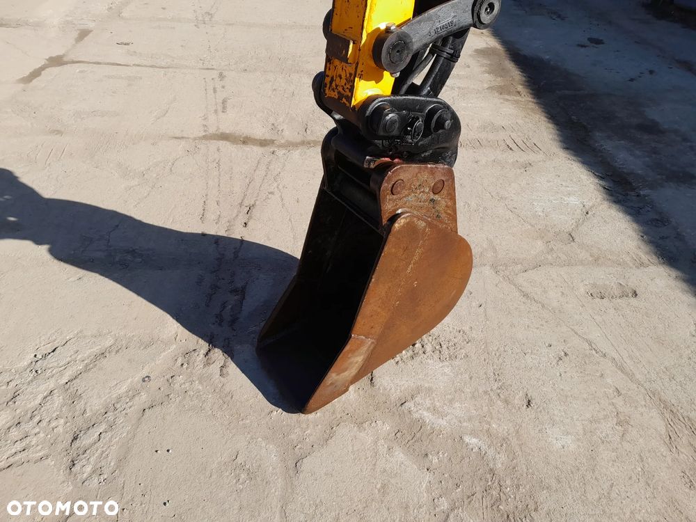 JCB 8026 - 18