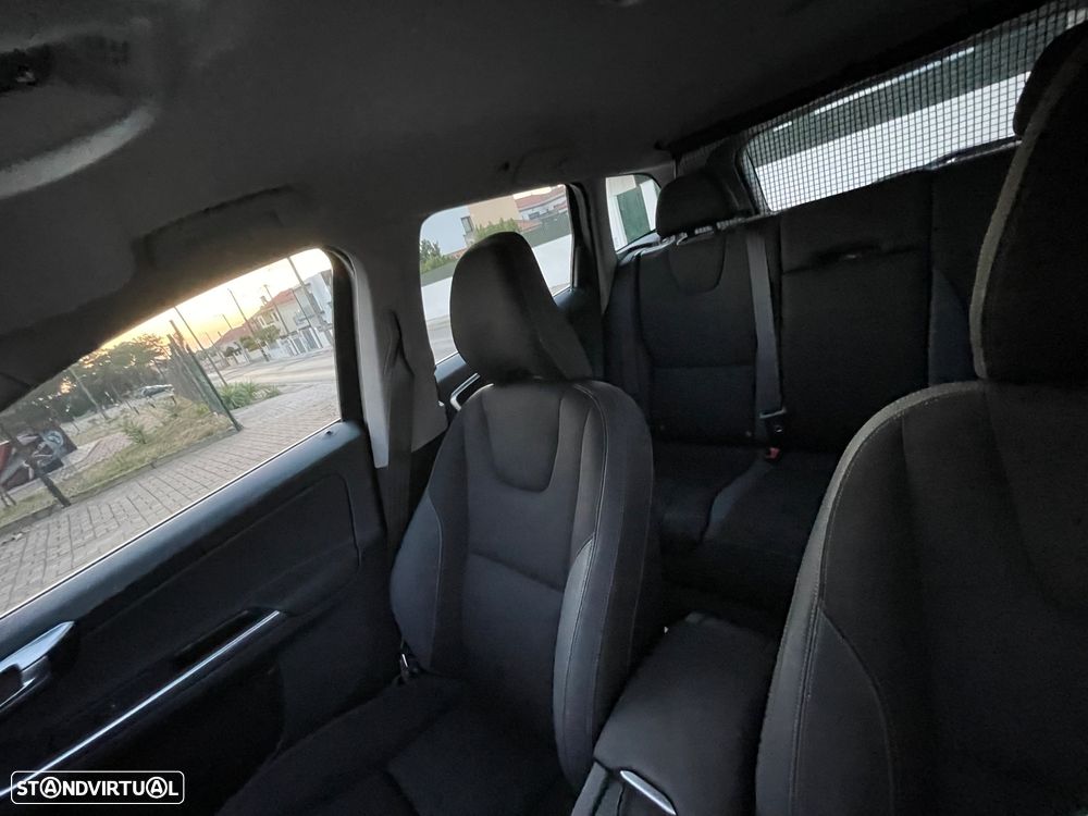 Volvo XC 60 2.0 D4 Momentum - 16