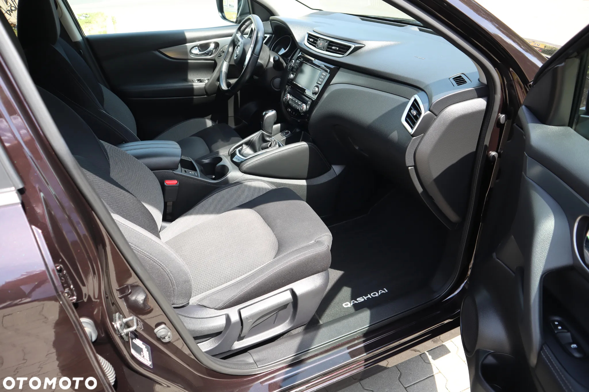 Nissan Qashqai 1.3 DIG-T N-Connecta DCT - 12