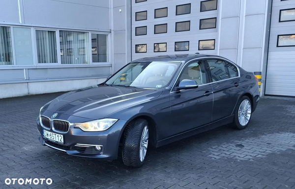 BMW Seria 3 328i Luxury Line