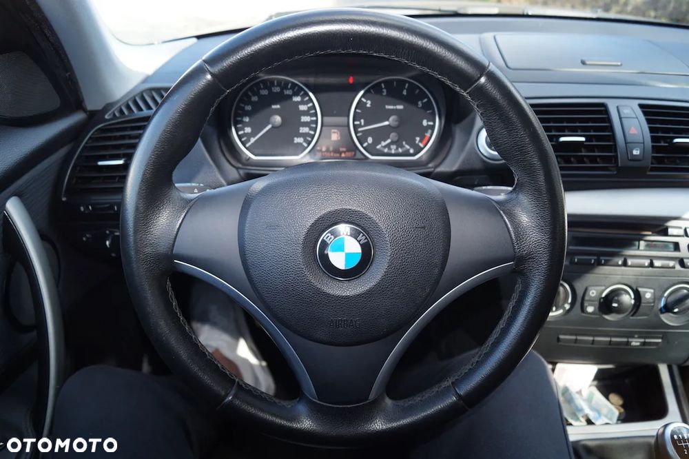 BMW Seria 1 116i - 24