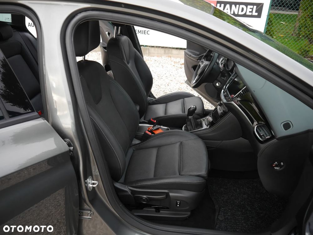 Opel Astra 1.4 Turbo Business - 9