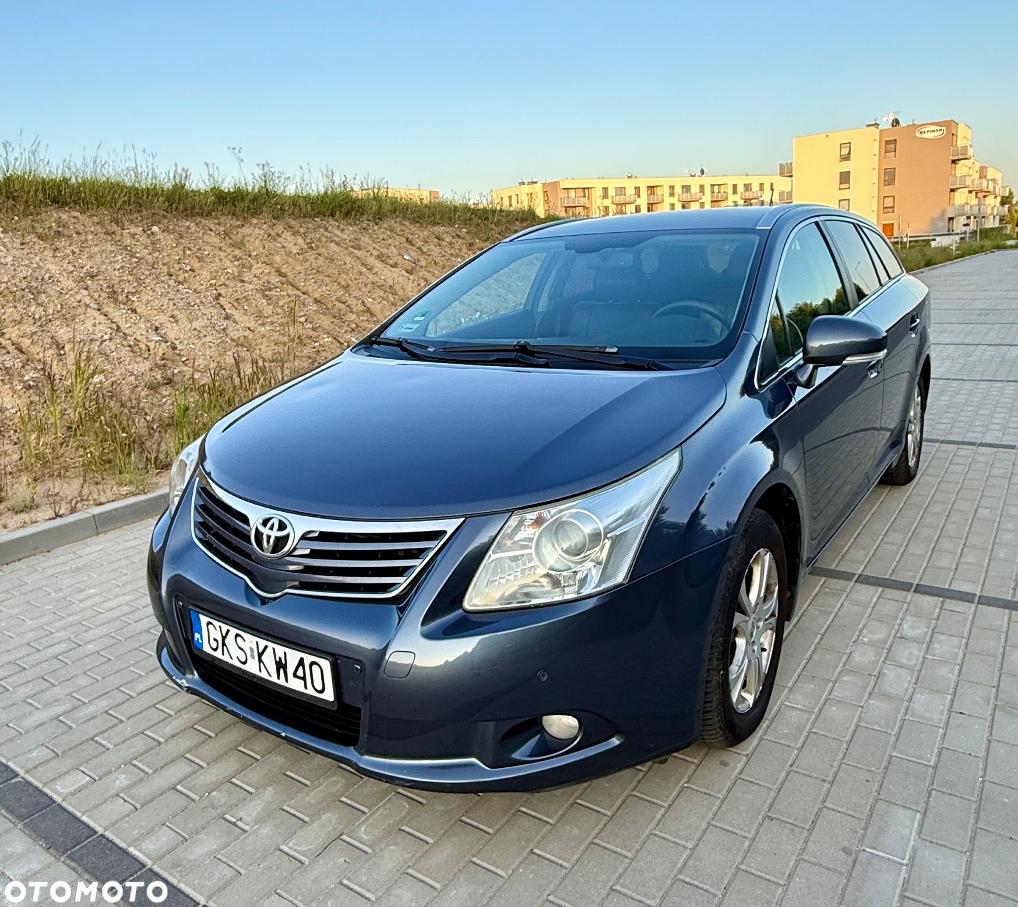 Toyota Avensis 2.0 D-4D Combi Travel - 1