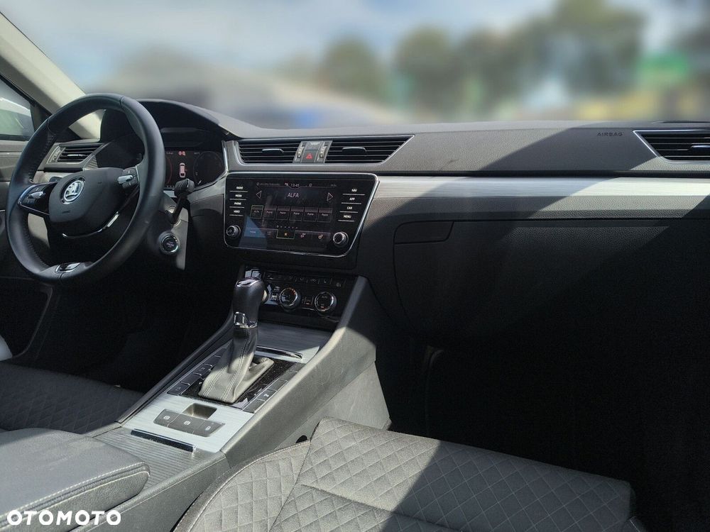 Skoda Superb 2.0 TDI SCR Ambition DSG - 22