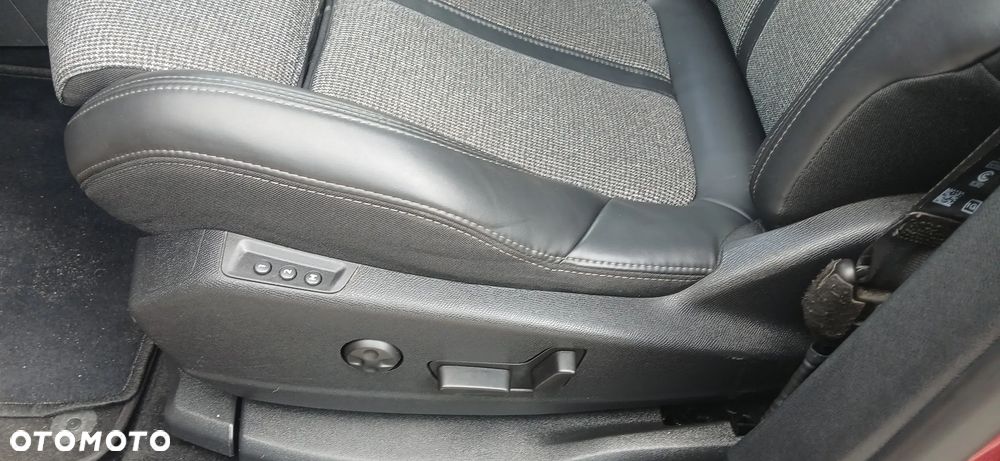 Peugeot 3008 PureTech 130 Stop & Start GPF EAT8 Allure Business-Paket - 13