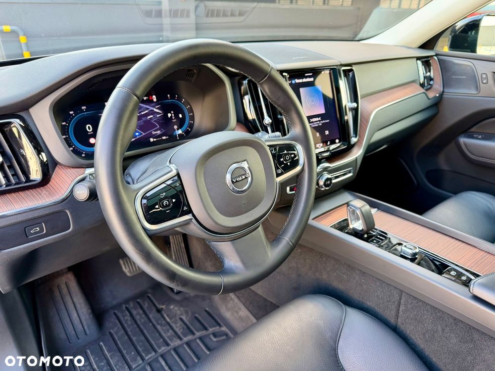 Volvo XC 60 B5 B AWD Plus Dark - 28