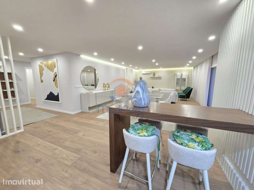 Apartamento T4 c/ 2 Suítes, Varandas e 2 Parqueamentos | Alverca do... - Grande imagem: 3/60