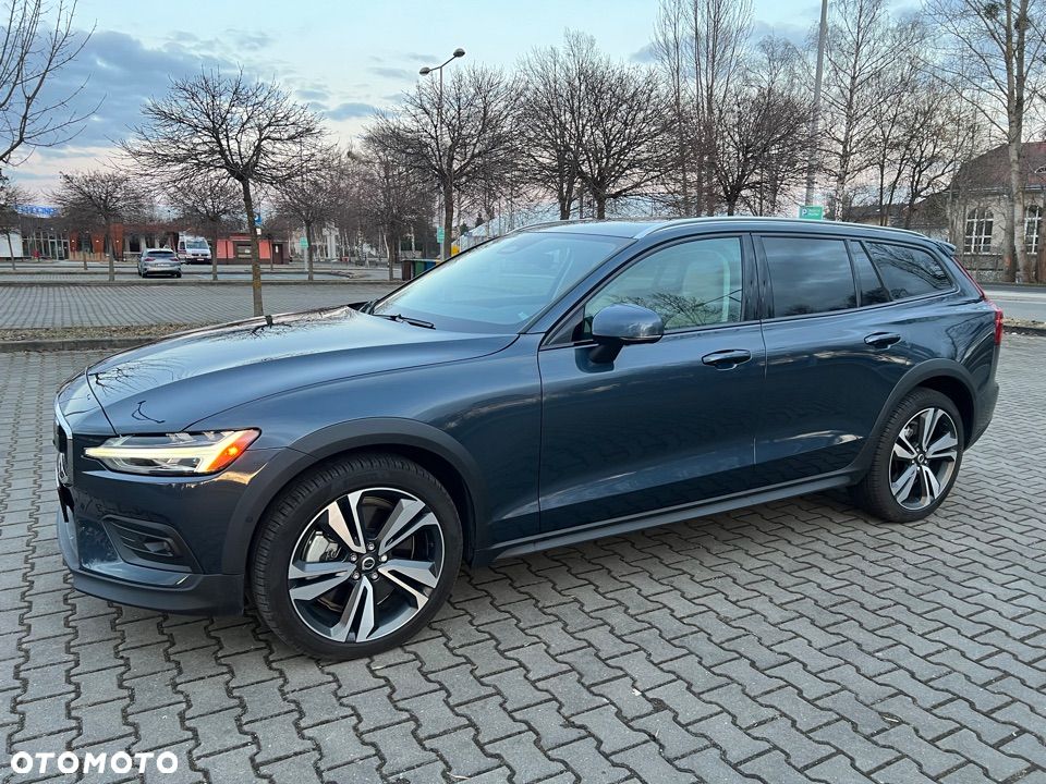 Volvo V60 B5 B AWD Plus Dark - 4