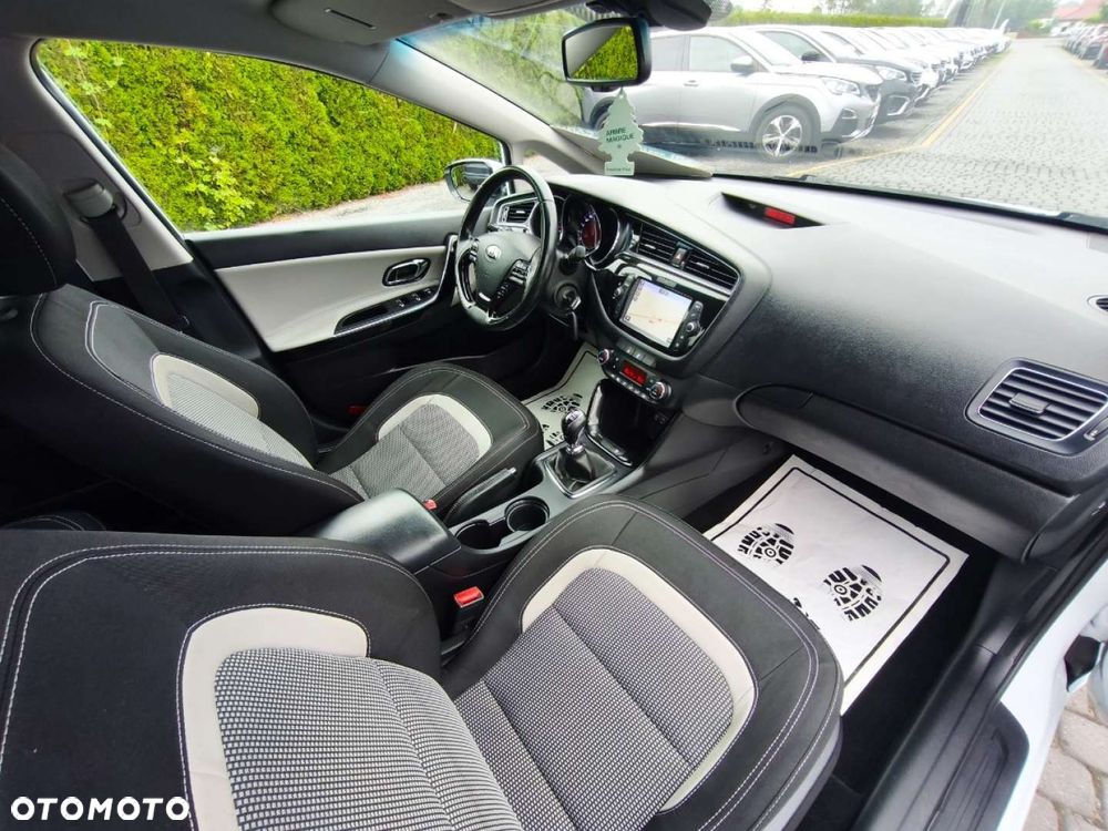 Kia Ceed - 9