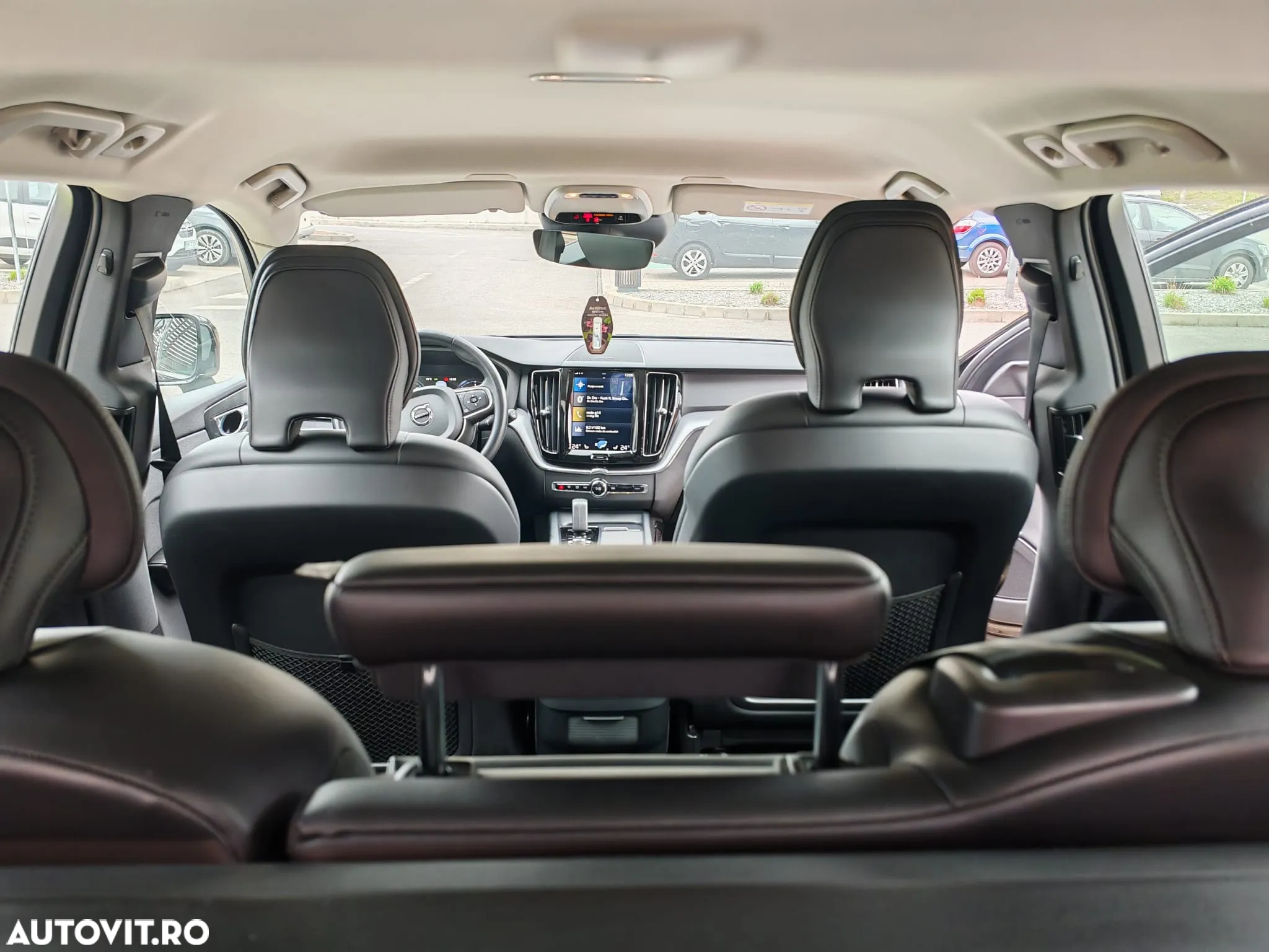 Volvo XC 60 B4 D AWD Geartronic Momentum Pro - 27
