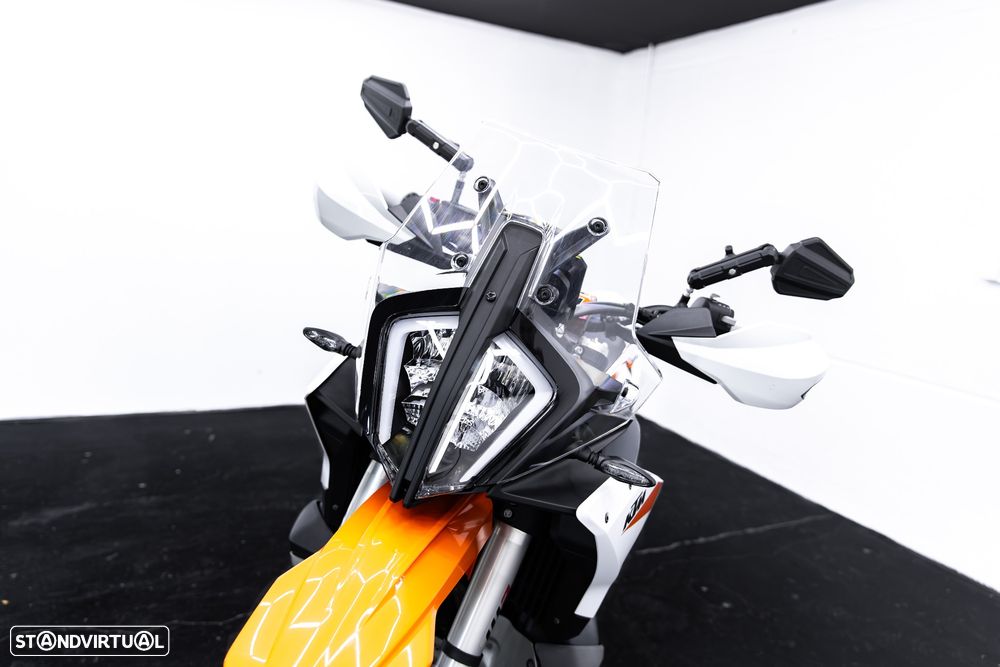 KTM 890 - 18