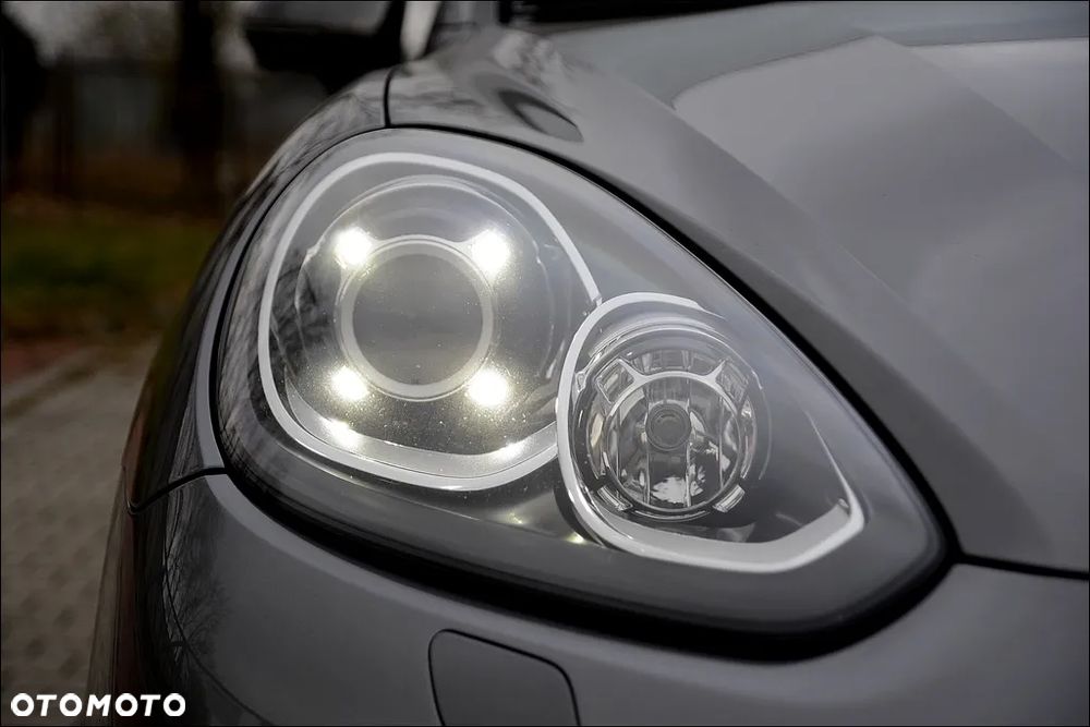 Porsche Cayenne S Platinum Edition - 36