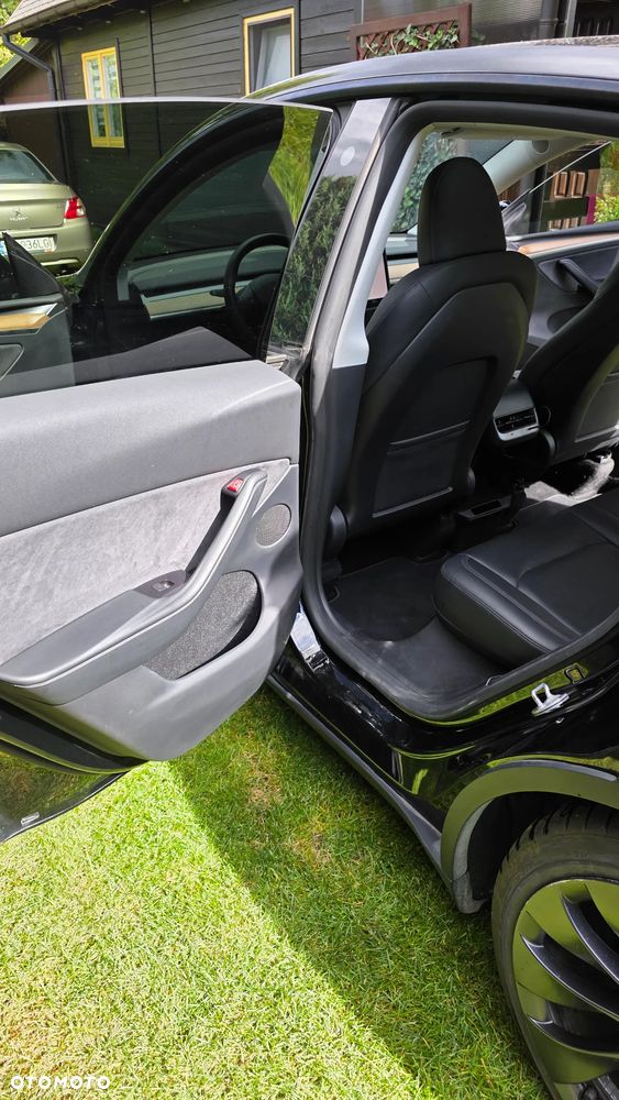 Tesla Model Y - 10