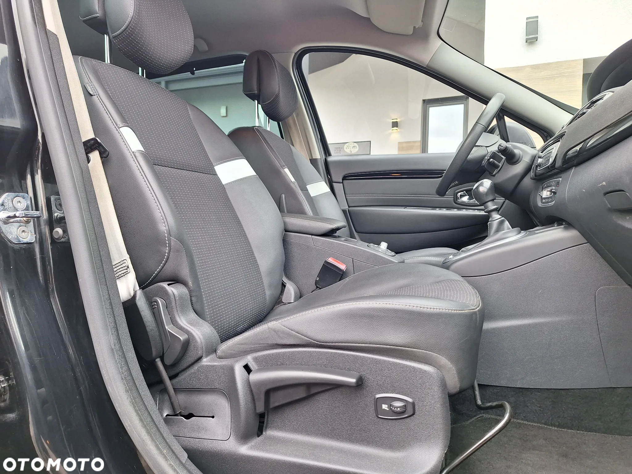 Renault Grand Scenic Gr 1.4 16V TCE Bose Edition - 17
