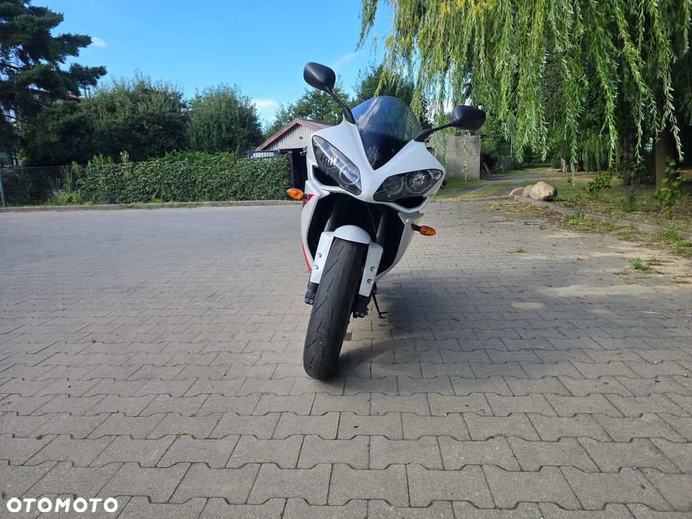 Yamaha R1 - 4