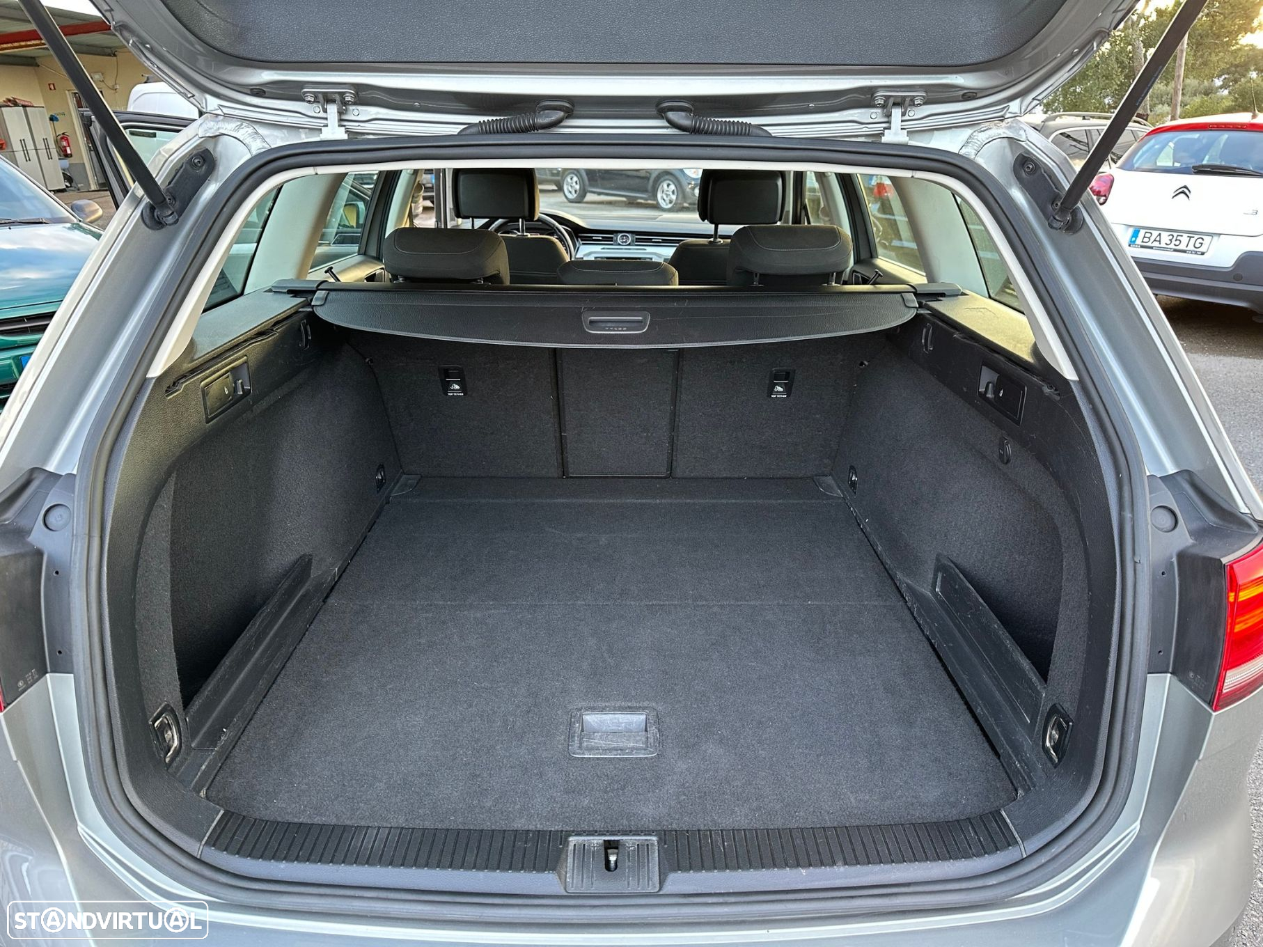 VW Passat Variant 1.6 TDI BlueMotion - 21