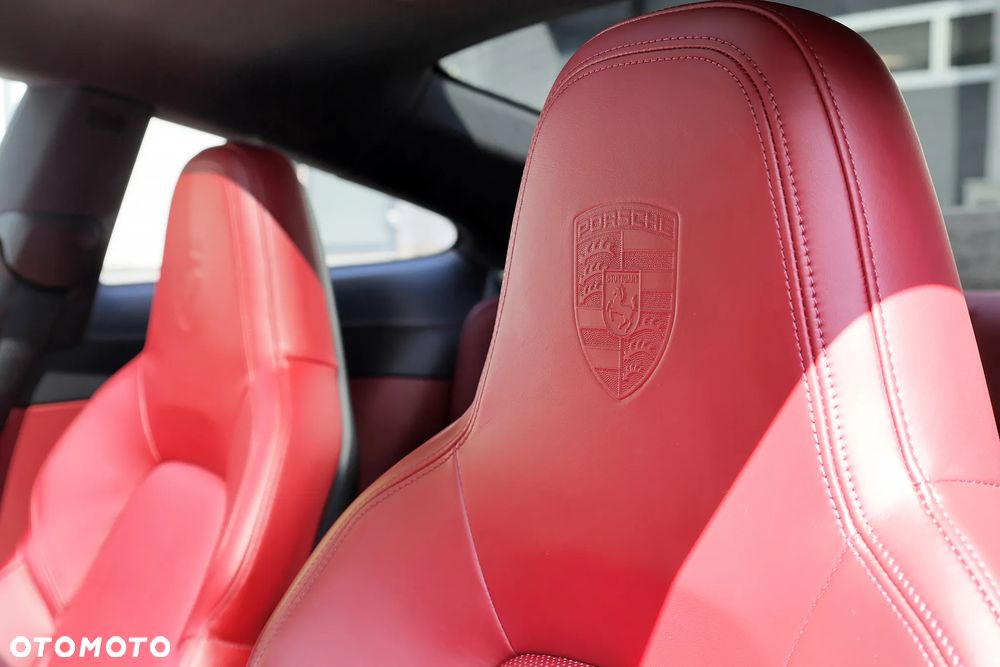 Porsche 911 Carrera 4S - 10