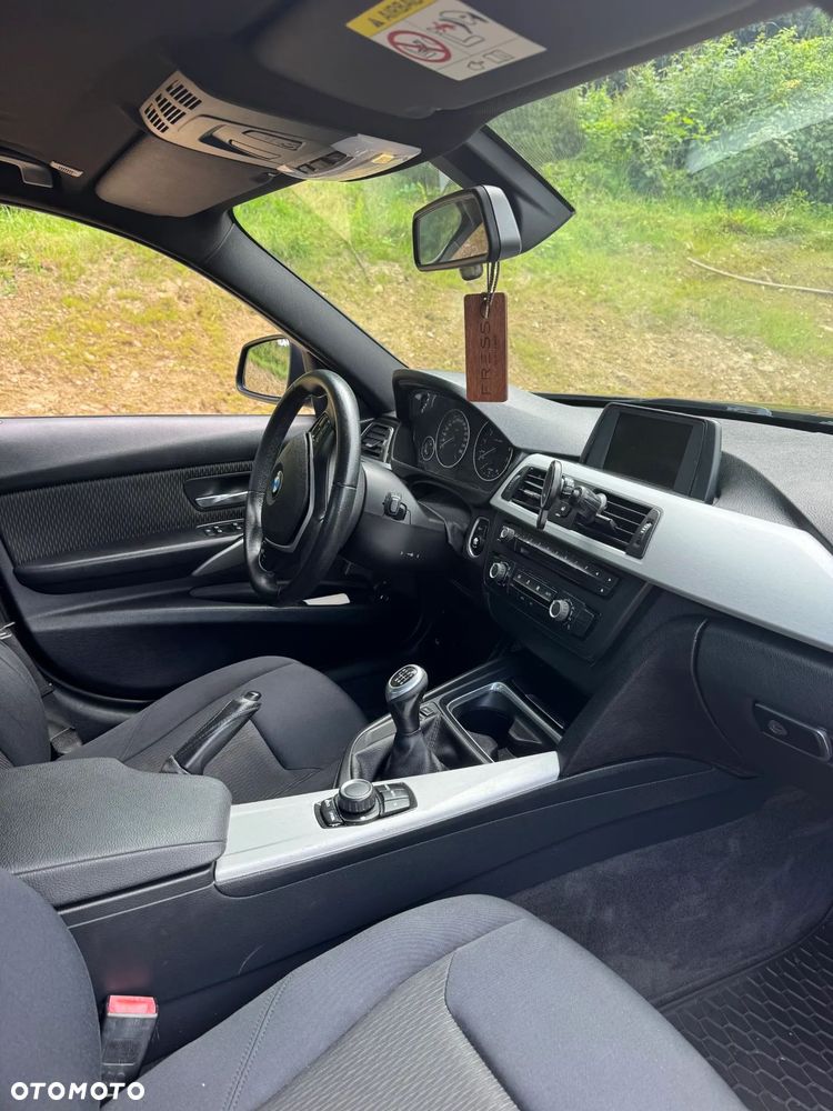 BMW Seria 3 316i - 14