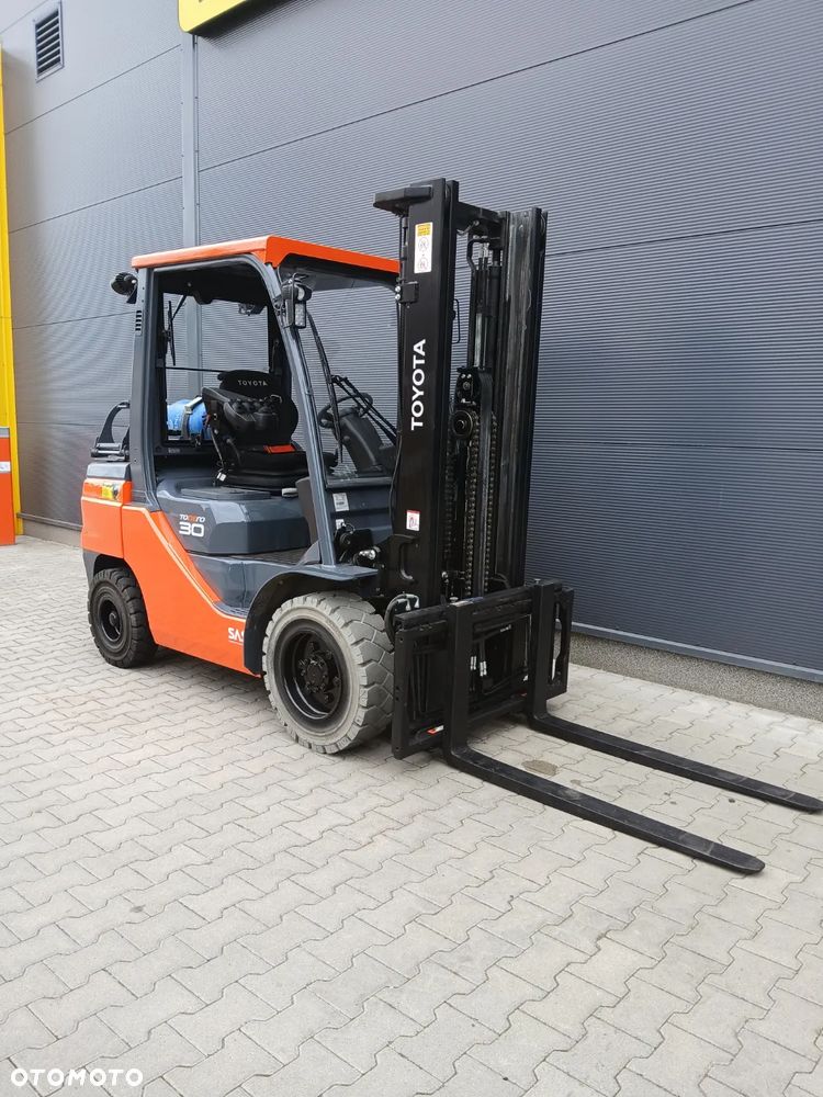 Toyota 02-8FGF30 - 3