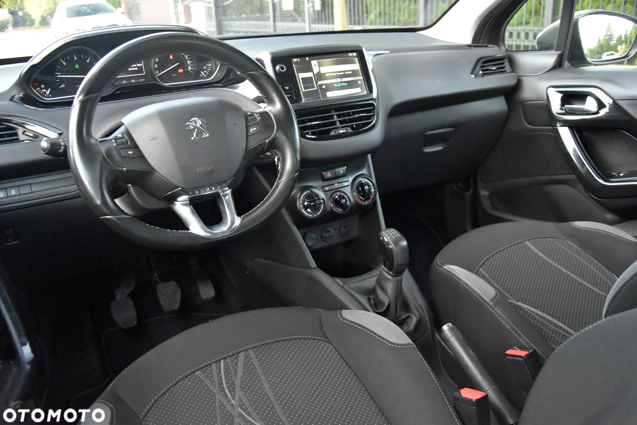 Peugeot 208 HDi 68 Like - 3