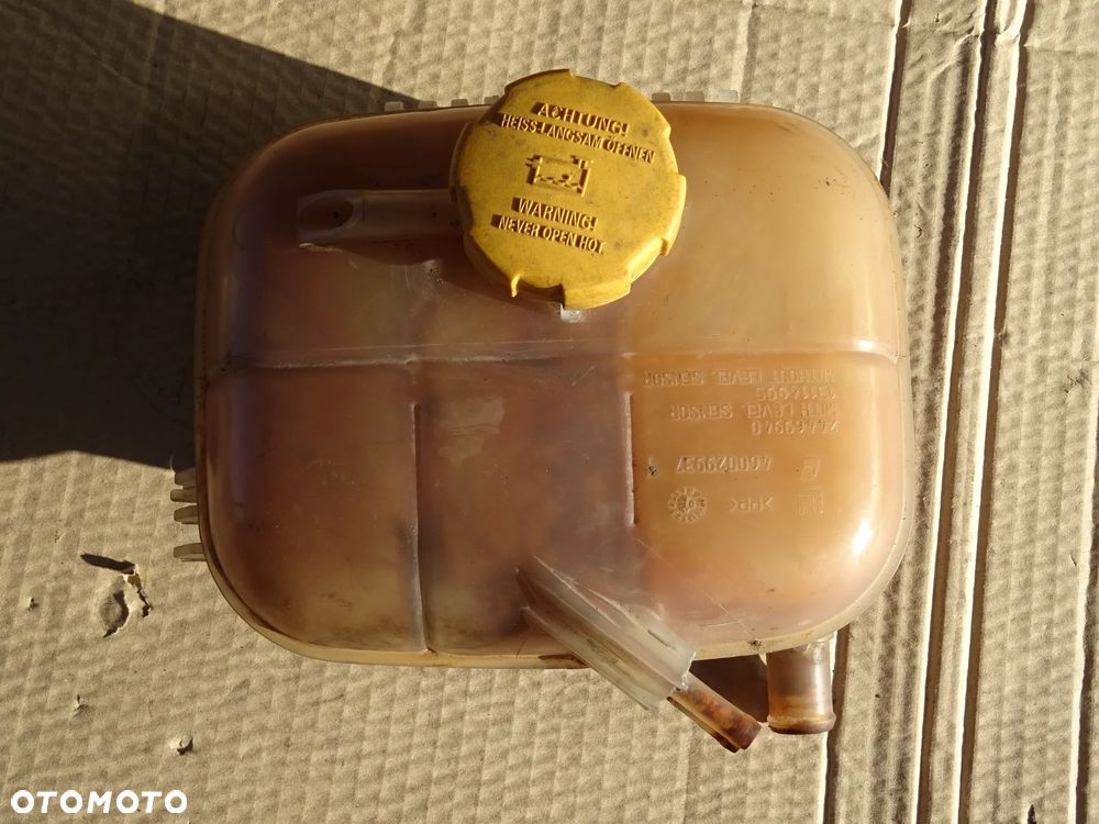 ZBIORNICZKI ZBIORNIK PŁYNU SPRYSKIWACZY ZBIORNICZEK WYRÓWNAWCZY OPEL ASTRA H - 2