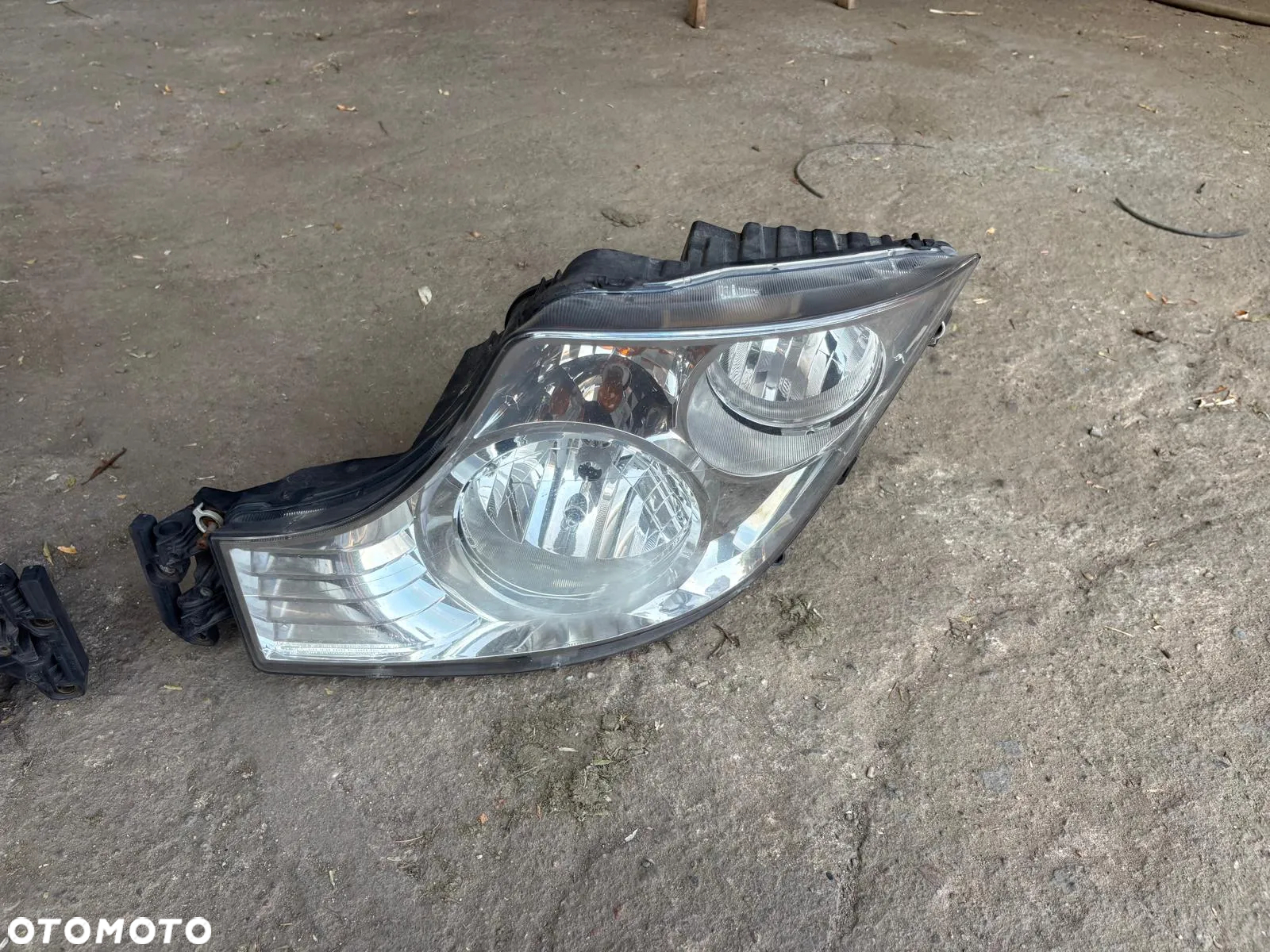 MERCEDES ACTROS MP4 LAMPA REFLEKTOR LEWA PRAWA A9608200239 A9608200339 - 2