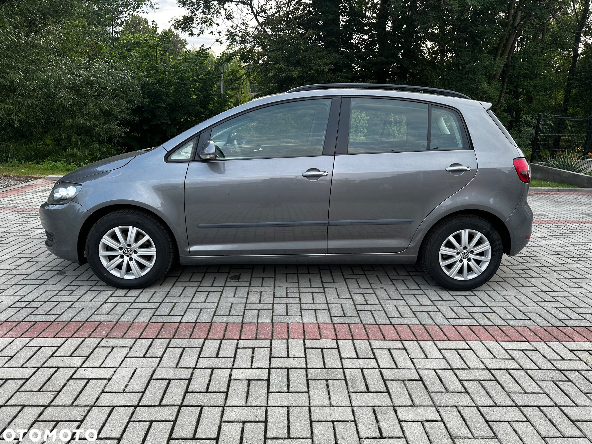 Volkswagen Golf Plus 1.6 TDI BlueMot Comfortline - 14