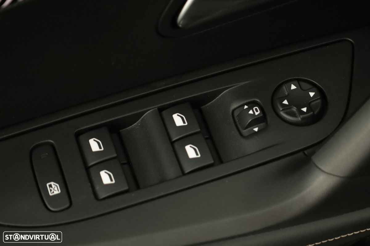 Peugeot 2008 1.2 PureTech Allure EAT8 - 21