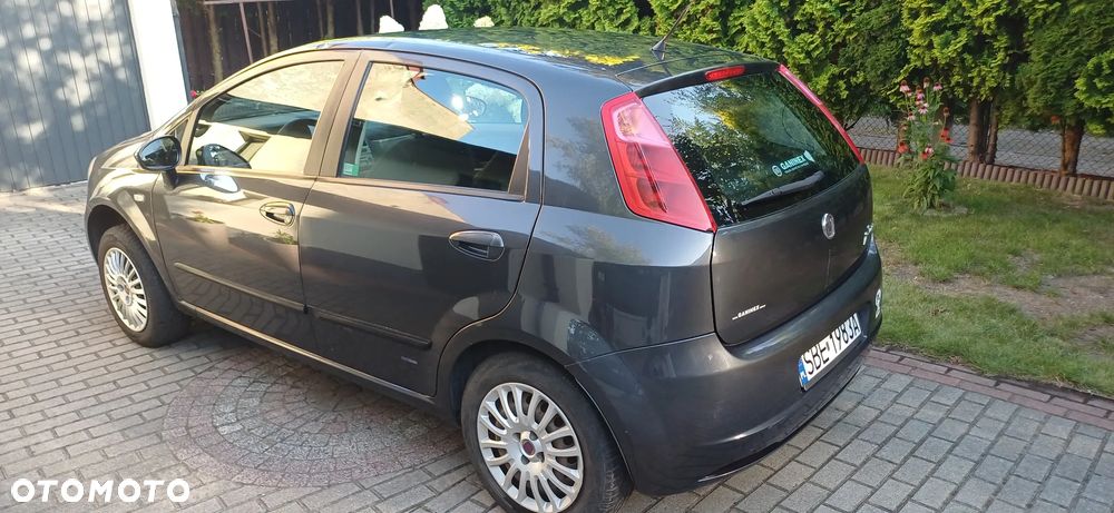 Fiat Grande Punto Actual 1.4 8V Estiva Blue&Me - 12