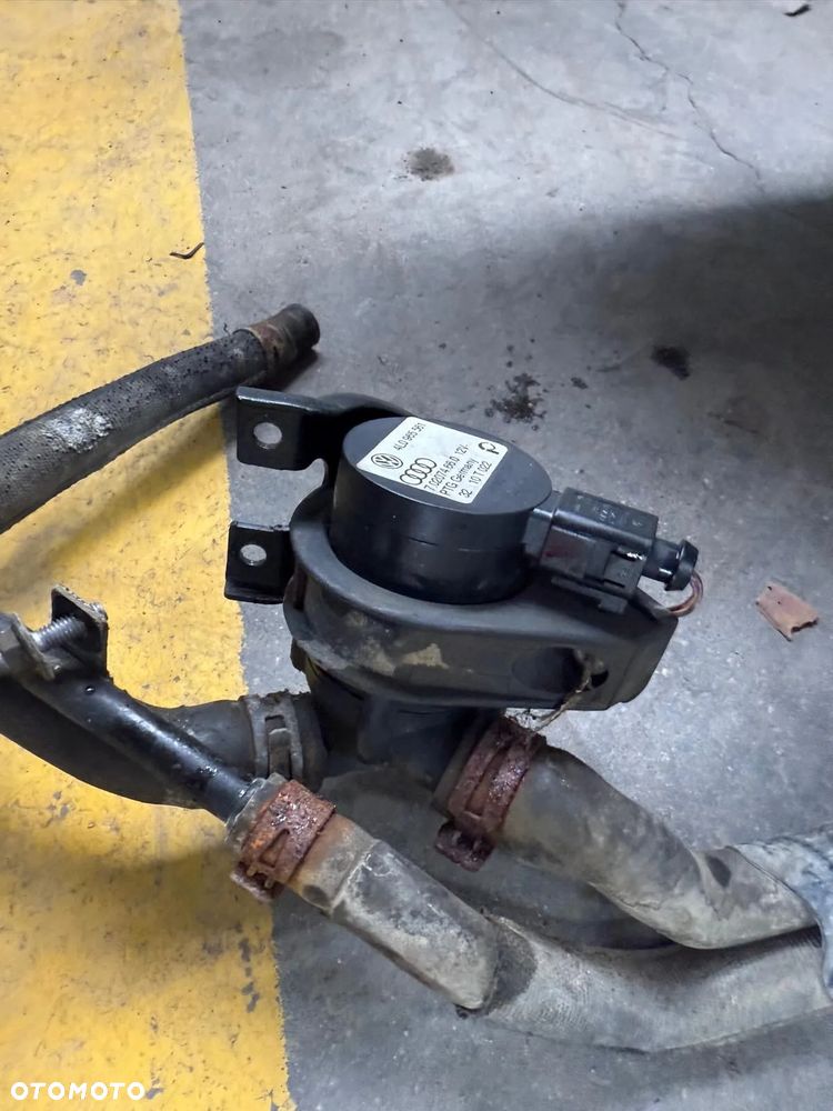 Pompka wody 059121012A Audi Q7 v12 TDI 4LO965561 - 2