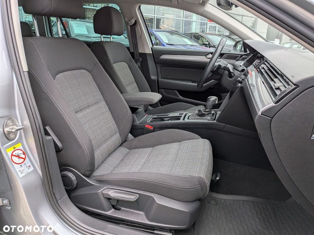 Volkswagen Passat - 32
