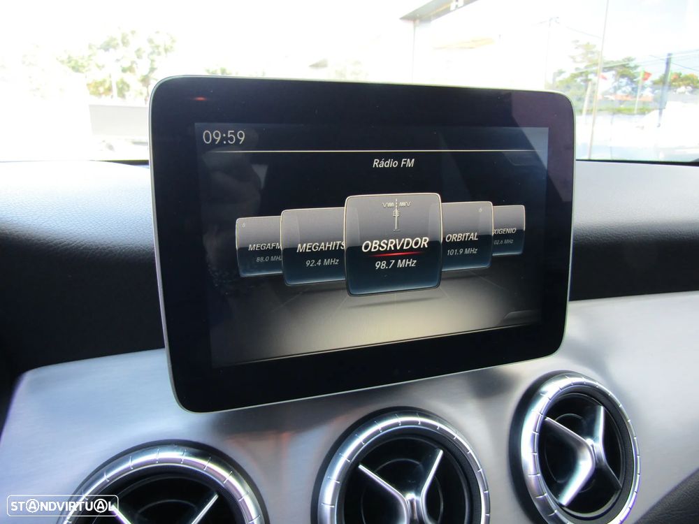 Mercedes-Benz CLA 200 d Shooting Brake AMG Line - 16