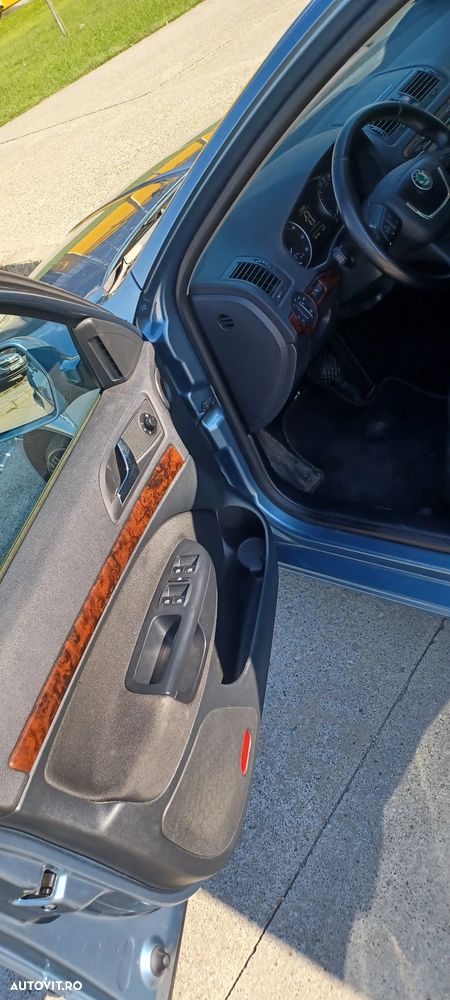 Skoda Octavia 1.8 TSI DSG FAMILY - 11
