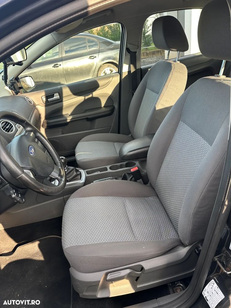 Ford Focus - 10