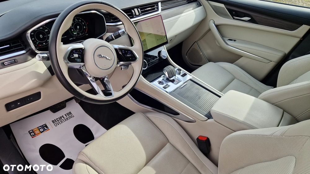 Jaguar F-Pace - 17