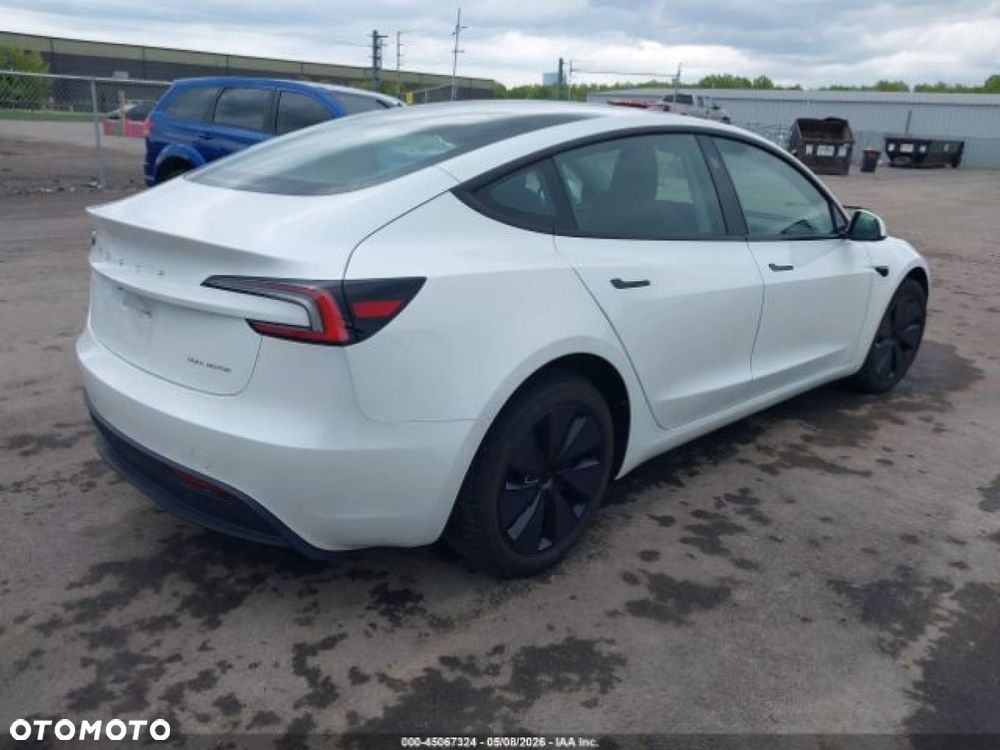 Tesla Model 3 - 3